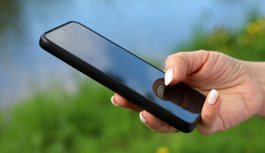 5 Android Phone Screens That Look Great In Bright Sunlight