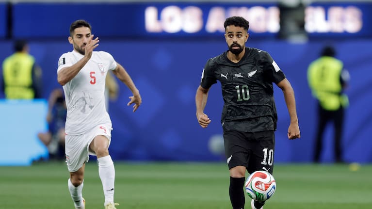 Milad Mohammadi of Iran, Sarpreet Singh of New Zealand during the World Cup match between Iran v New Zealand at the Los Angeles Stadium.