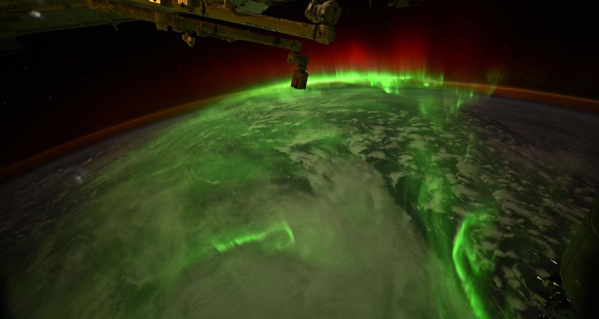 Astronaut captures snake-like auroras from a SpaceX Dragon photo of the day for June 9, 2026