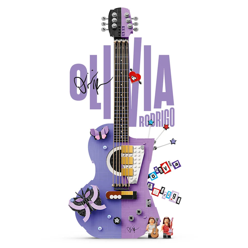 Olivia Rodrigo's Lego dual guitar set