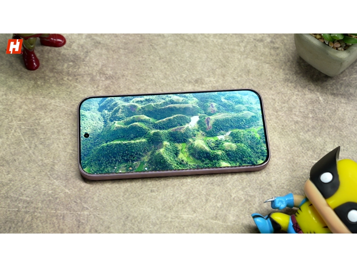 Xiaomi 17T has a bold design
