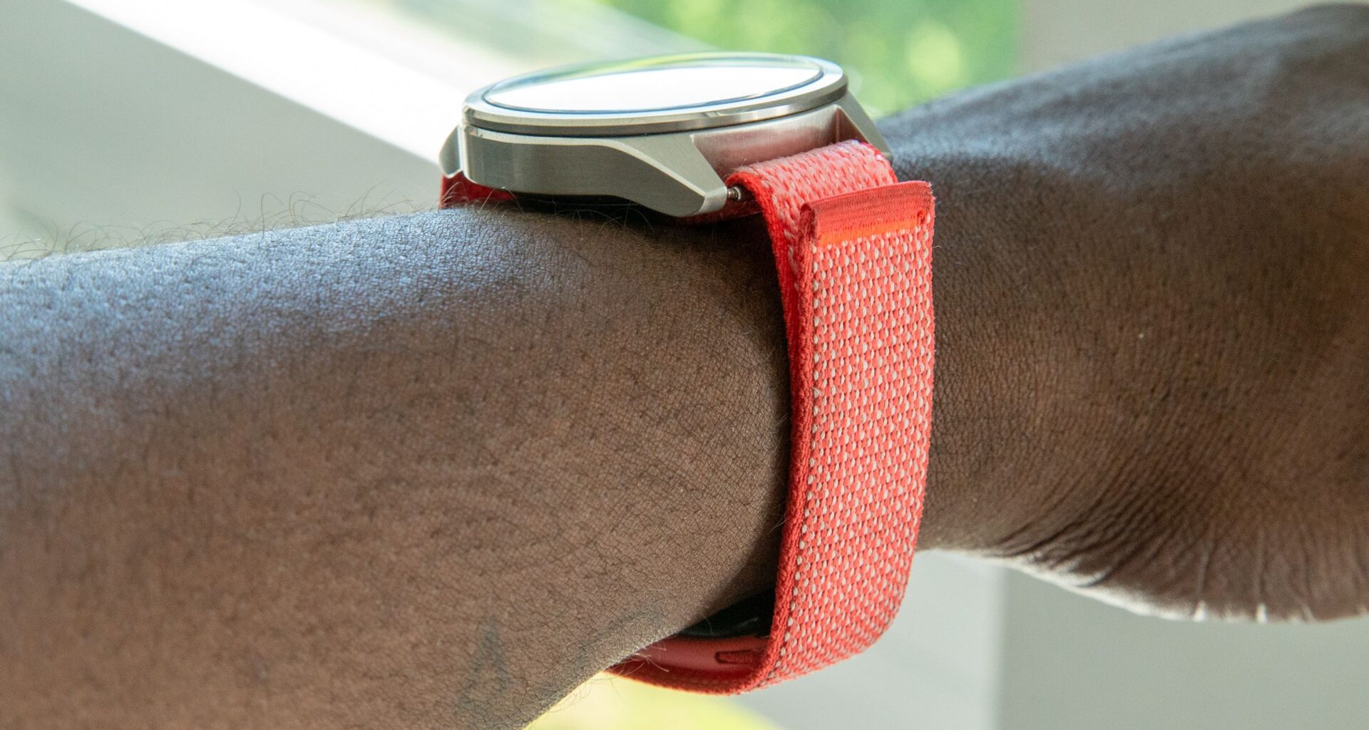 This Fitbit Air hack lets you turn your analog wristwatch into a smartwatch