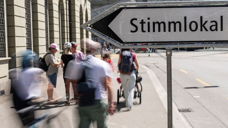 People approach the polling station near the train station on this election Sunday, when voters are deciding on the "No to 10-Million Switzerland" and the Civil Protection Act, on Sunday, June 14, 2026, in Bern.