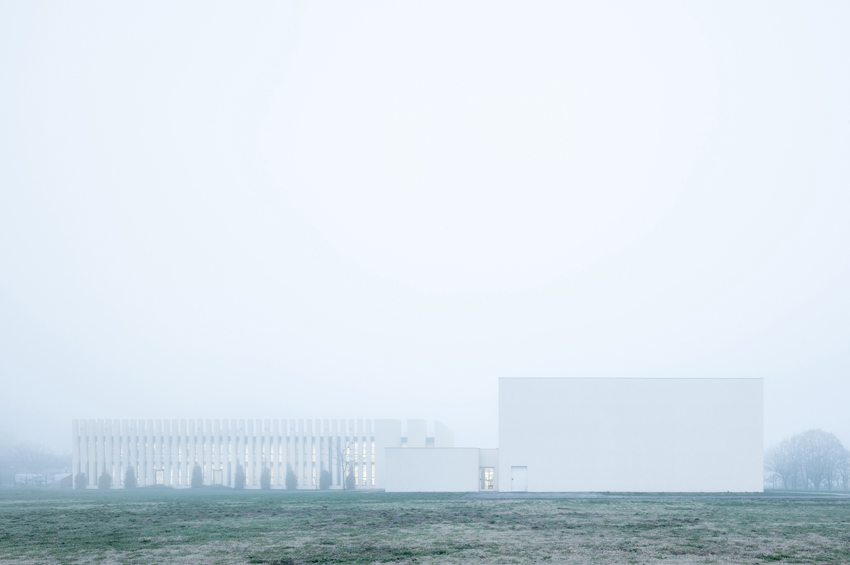 vertical white pillars compose rhythmic facade enfolding primary school in italy - 1