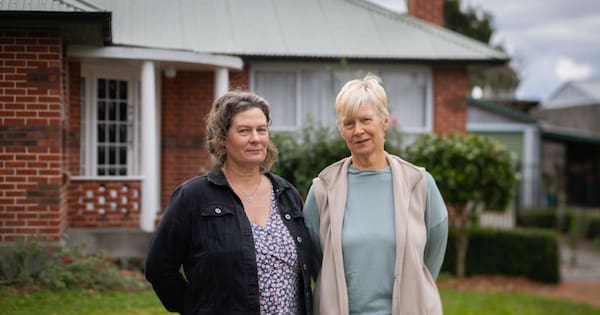 Homeowners want builder barred after losing thousands on unfinished jobs