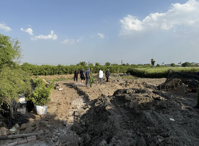 2 men charged over illegal dumping of 177 metric tons of waste in northern Vietnam - Ảnh 2. 2 men charged over illegal dumping of 177 metric tons of waste in northern Vietnam - Ảnh 2.