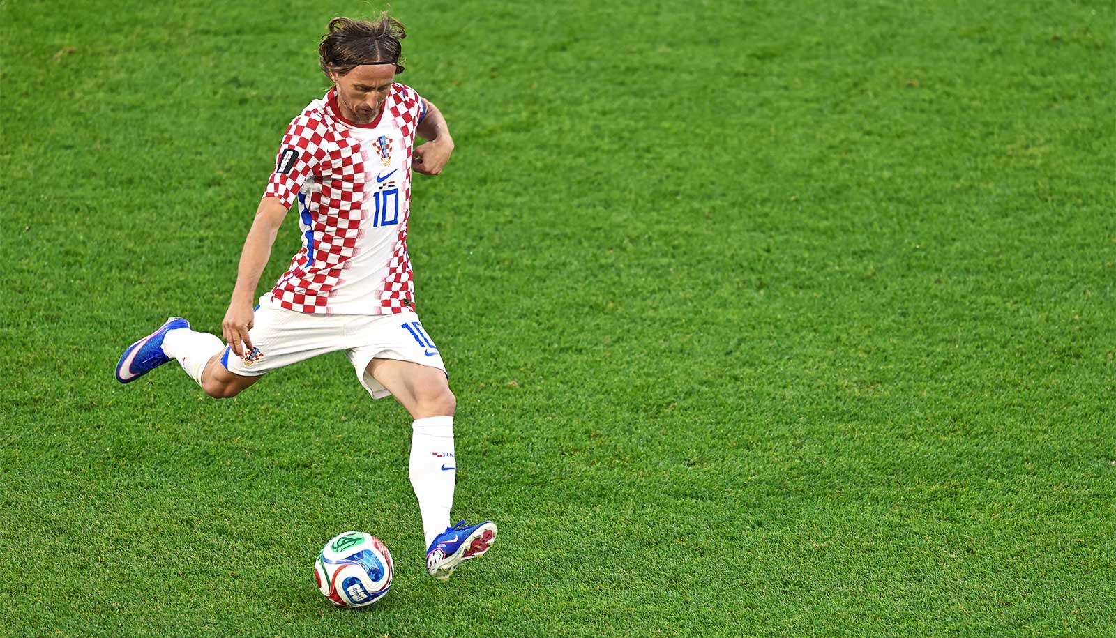 Expert breaks down the physics behind the World Cup