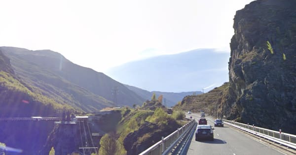 Five injured after three-vehicle crash on bridge near Queenstown