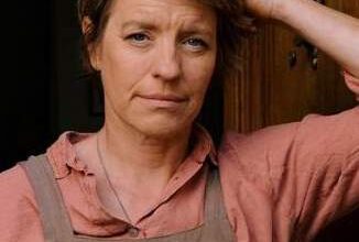 British-born South African-based artist Ros Koch has been selected for the 2026 Portrait Award at the National Portrait Gallery in London.