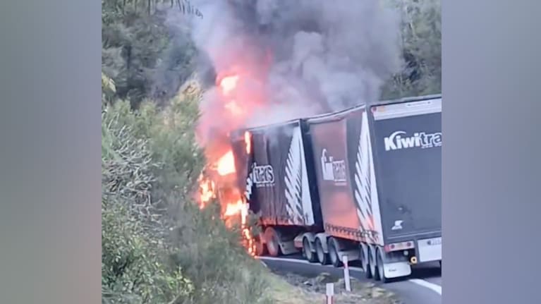 Thick smoke billows from a truck fire on the Coromandel Peninsula. (Source: Supplied / Shaun Makara)