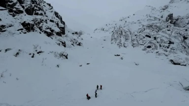 This image from the official accident report shows both the old and the new crown, as well as snow having come off the boulder to the right.
