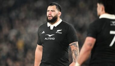 Lomax turns down big overseas offers to stay with Hurricanes and All Blacks