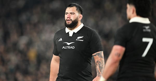 Lomax turns down big overseas offers to stay with Hurricanes and All Blacks