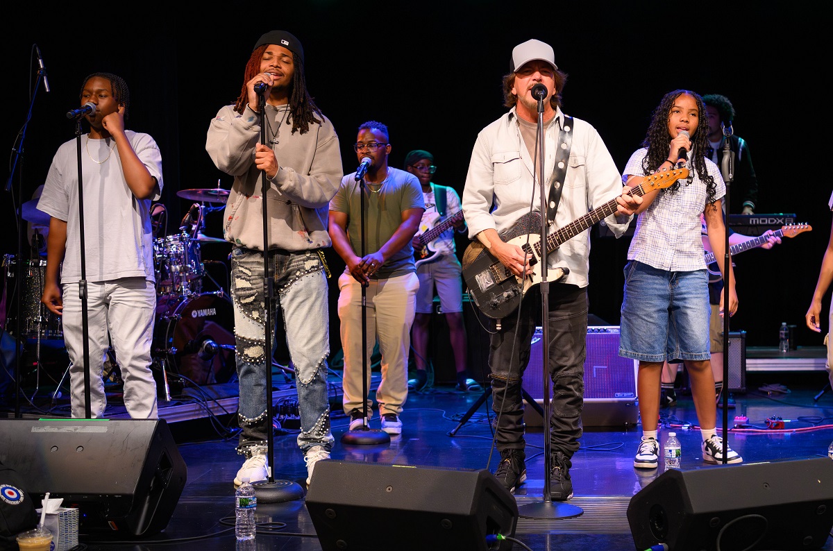 Eddie Vedder and Guitars Over Guns (Photo: Columbia College Chicago)