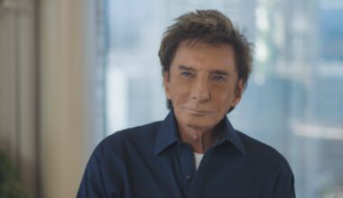 Barry Manilow reflects on lung cancer and his album 'What a Time' : NPR