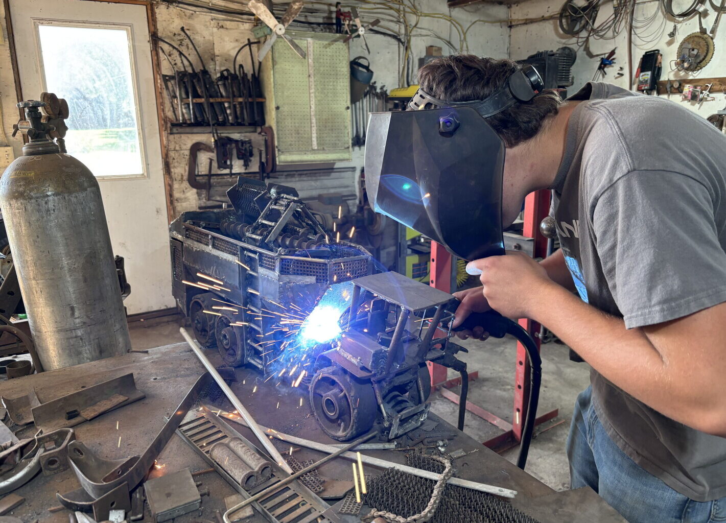 Bird Island, Minnesota, father and sons turn scraps into art - West Central Tribune
