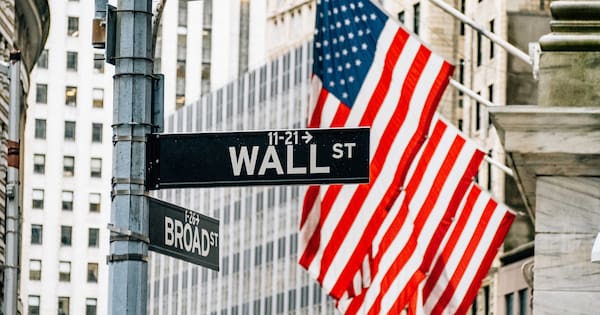 Oil drops below US$80 per barrel, while tech stocks weigh on a mixed Wall Street