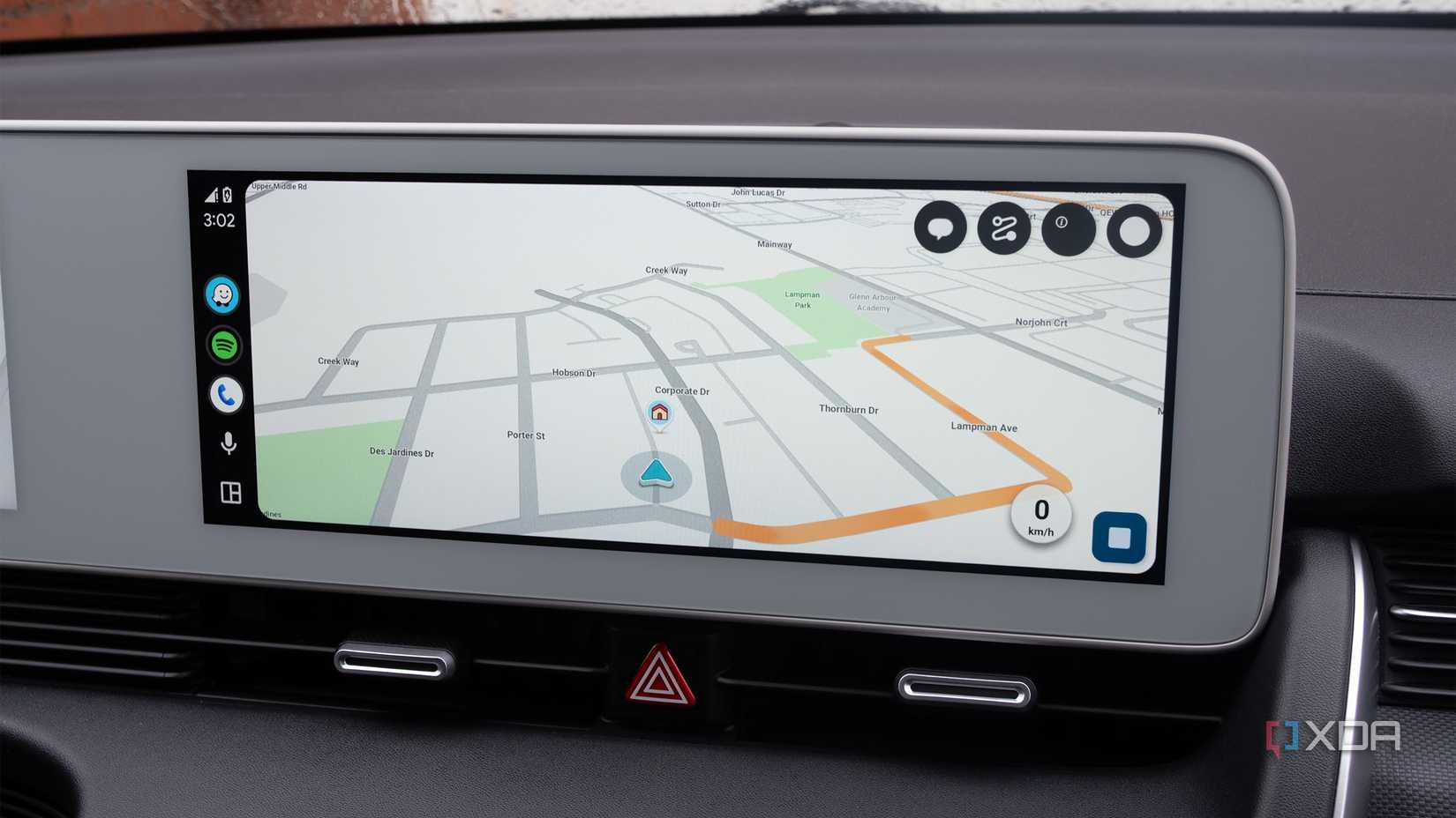 Waze running in Android Auto 