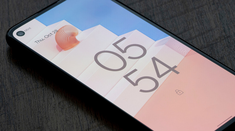 Pixel smartphone lockscreen showing clock widget