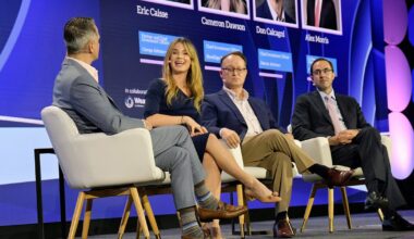 AI Valuations Spark Bubble Fears Among Advisors