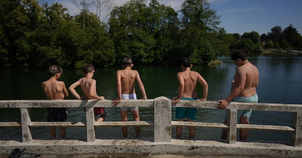 France restricts public alcohol consumption, outdoor sports amid heat wave