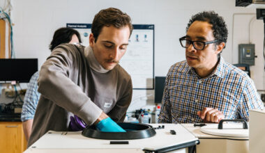 Researchers break light symmetry with simple materials