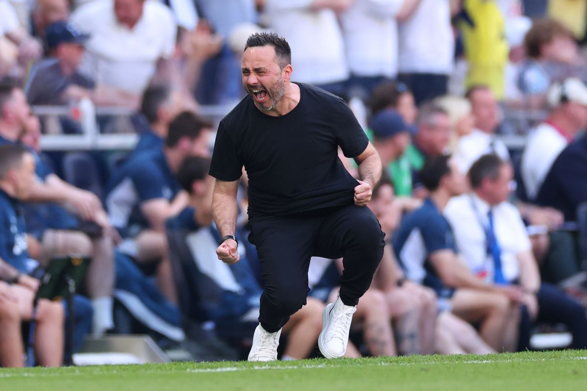 Roberto De Zerbi celebrates
