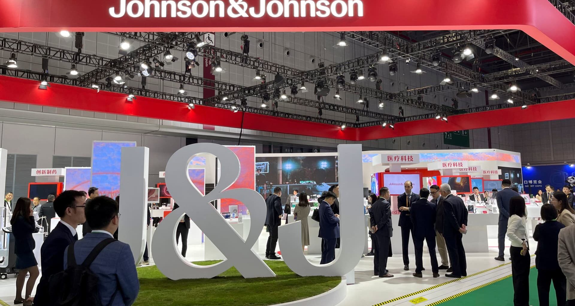 AI stocks rebound, and why J&J's earnings guidance cut is not cause for concern