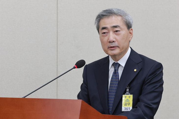 BOK Gov. Shin Hyun-song speaks at the second meeting of the Financial and Economic Planning Commission at the National Assembly in Seoul, Thursday. Yonhap