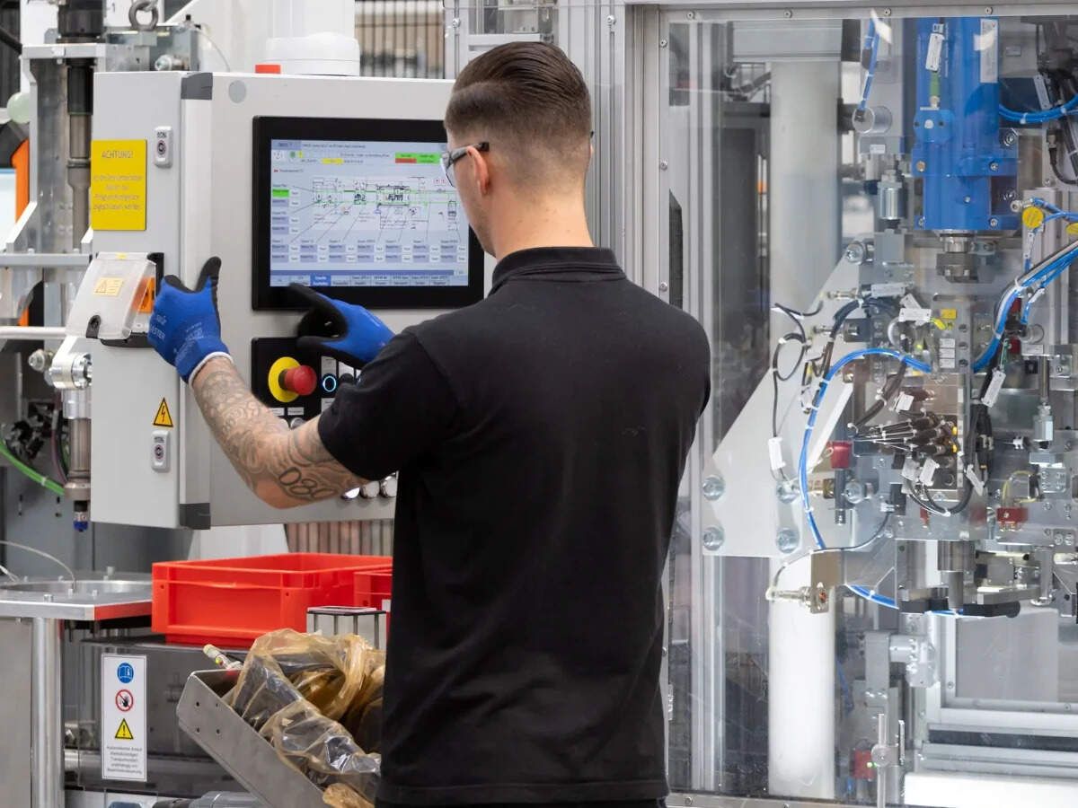 Car crisis takes toll on Germany's young engineers