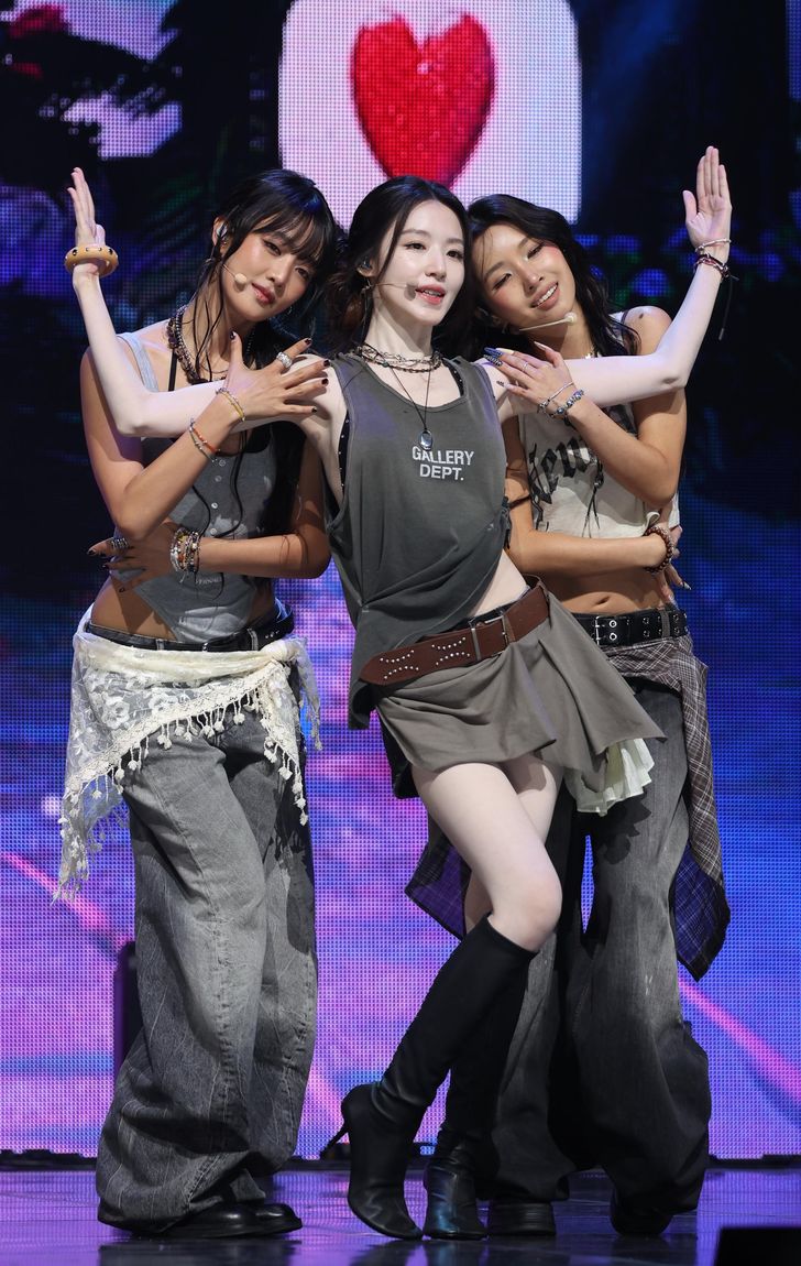 From left, Minnie, Shuhua and Soyeon of K-pop girl group i-dle perform during a media showcase held to commemorate the band's ninth EP release at Yes24 Live Hall in Seoul's Gwangjin District, Monday. Yonhap