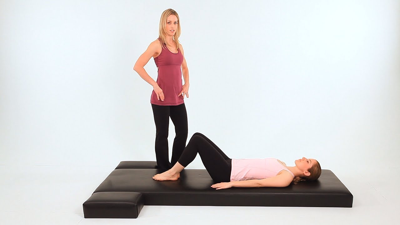How to Do a Pelvic Tilt | Pilates Workout - YouTube