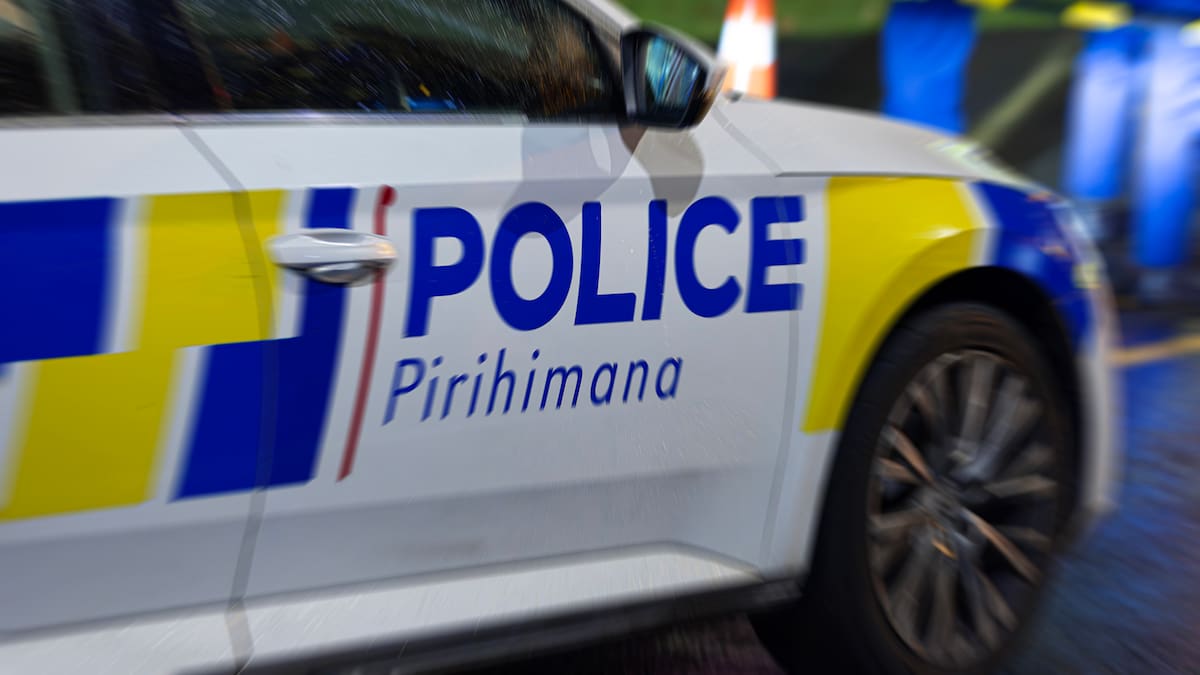 Auckland crashes close Penrose Road, cause southbound delays on Northern Motorway