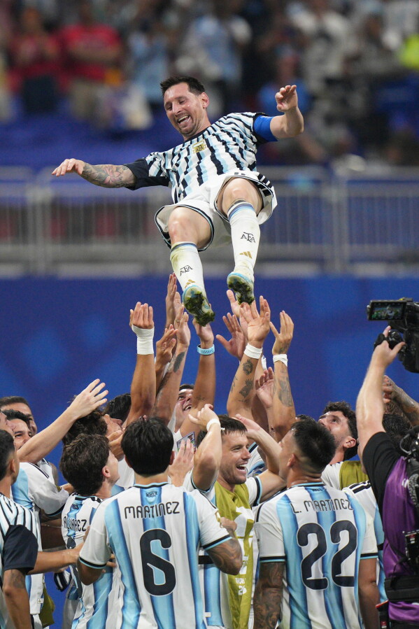 Argentina players toss teammate Lionel Messi (10) into the air as they celebrate after the World Cup round of 16 soccer match between Argentina and Egypt in Atlanta, Tuesday, July 7, 2026. (AP Photo/Jacob Kupferman)