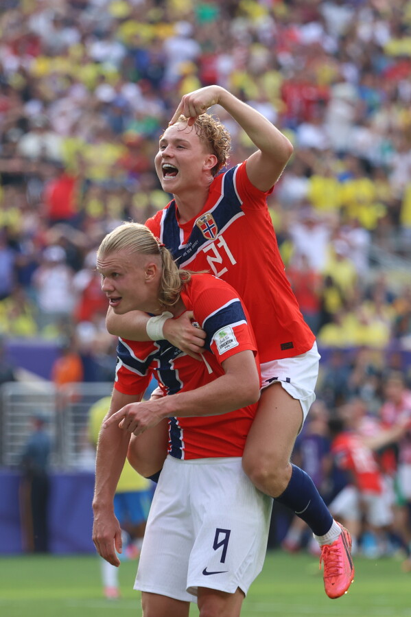 Norway's Erling Haaland (9) celebrates with Andreas Schjelderup (21) after scoring their second goal during the World Cup round of 16 soccer match between Brazil and Norway in East Rutherford, N.J., near New York, Sunday, July 5, 2026. (AP Photo/Pamela Smith)