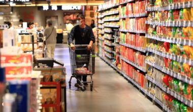 China Moves to Shore Up Struggling Brick-and-Mortar Retailers