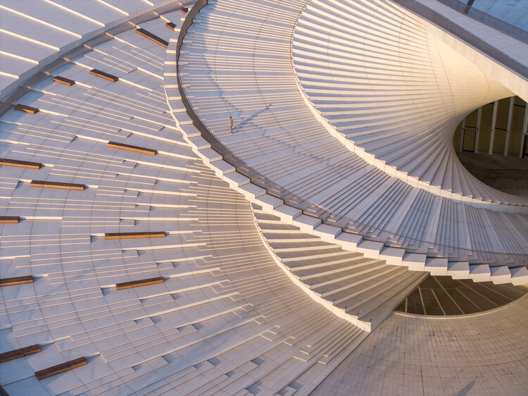 Snøhetta's Shanghai Grand Opera House and Foster + Partners' New Neighbourhood in Seoul: This Week’s Review - Image 2 of 24