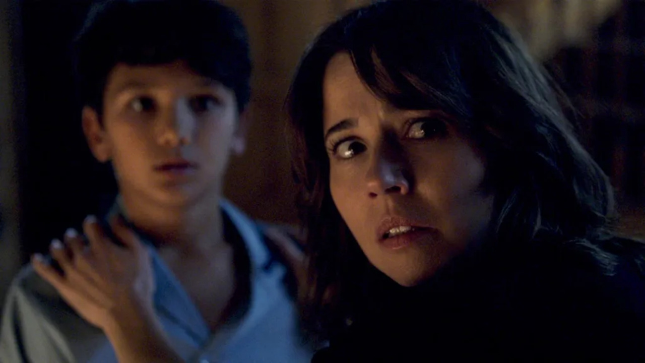 Linda Cardellini Teases Approach to Pamela in 'Crystal Lake'