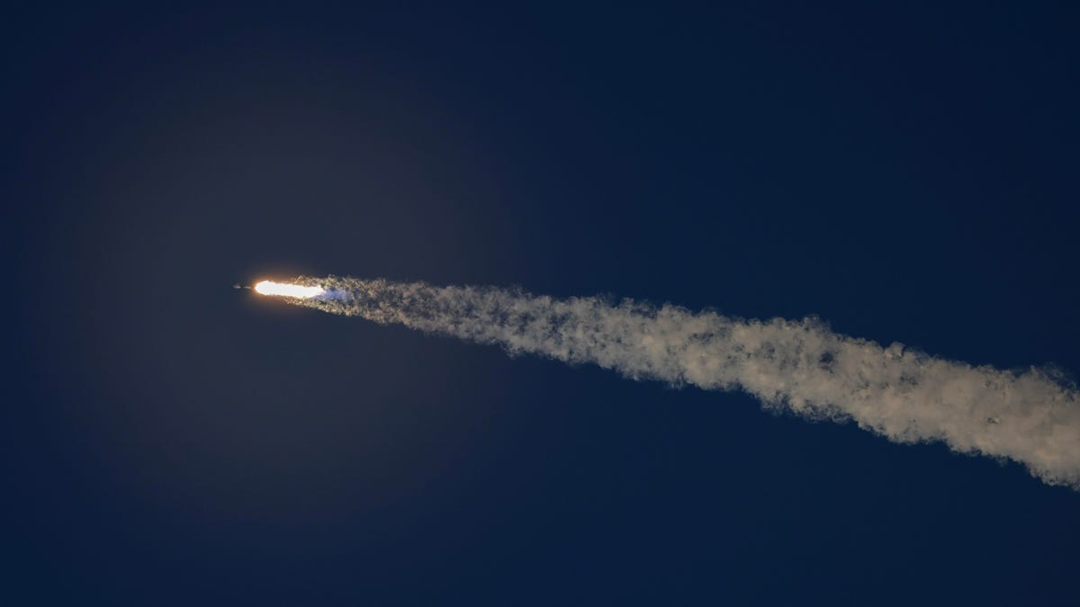 SpaceX wants to launch 100,000 more Starlink satellites - for 100x the bandwidth