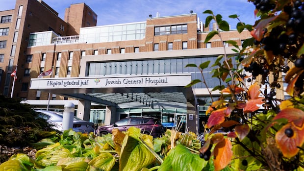 Quebec hospitals at overcapacity as doctors point to heat wave, trauma cases and staffing issues