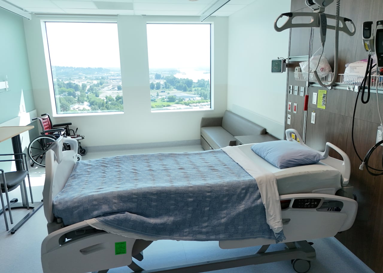 A room in a hospital with a window.