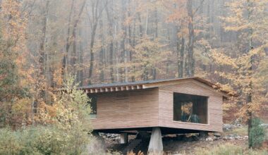 500-Million-Year-Old Boulders Prop Up This Small Cabin in New York