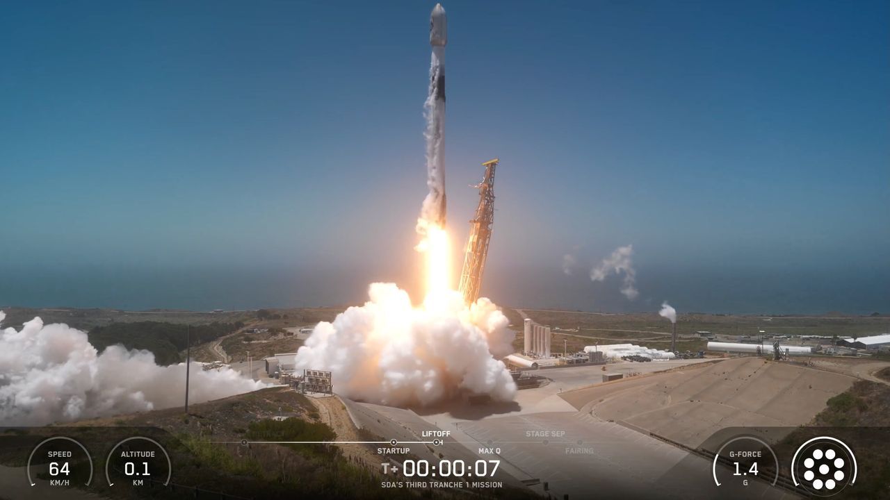 SpaceX launches 21 'data transport' satellites for US…