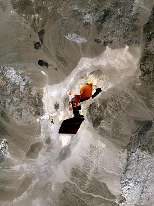 Unearthing the Ground: Architecture and the Politics of Extraction - Image 10 of 18