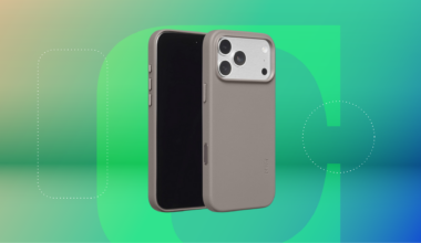 The Moft Movas snap case for iPhone 17 is displayed on a green background.