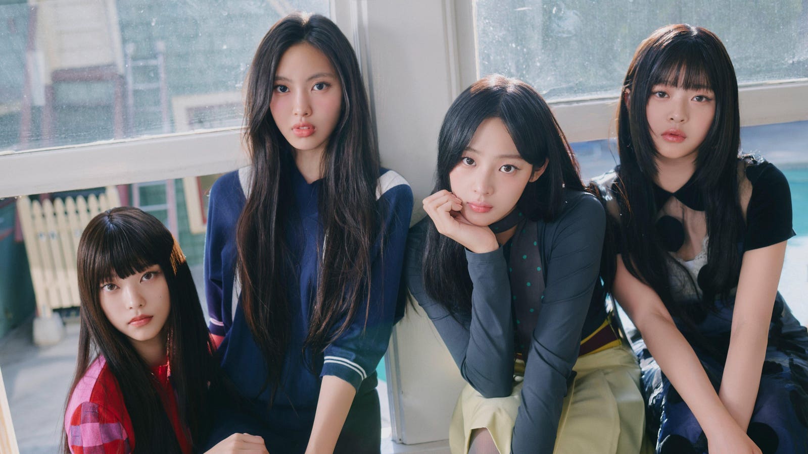 NewJeans Signal Return As 4 Members With New Photos, Videos