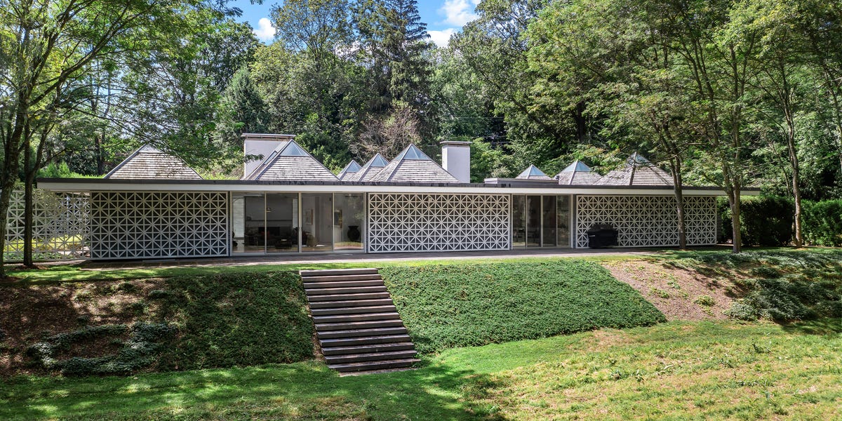 A Famed Edward Durell Stone Midcentury Modern Home Gets a Price Cut to $4 Million