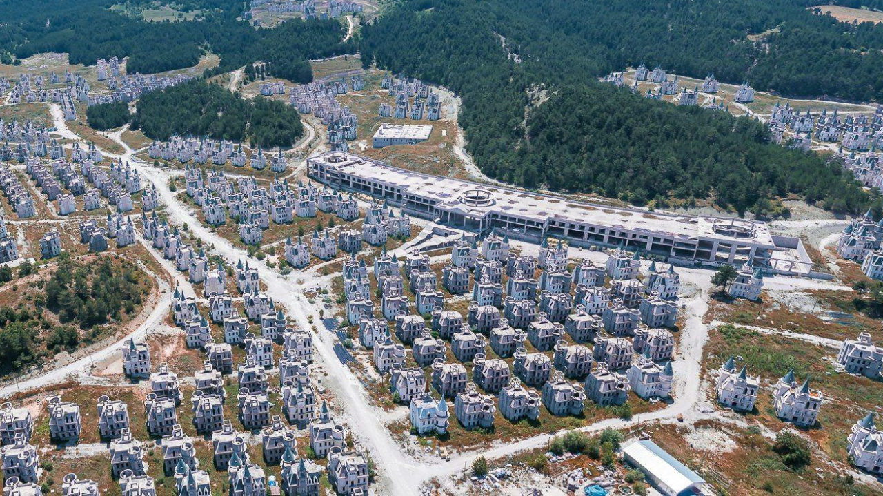More than 500 Disney-style castles were built for $200 million in a luxury village. Today, the entire site is a ghost town with hundreds of empty villas