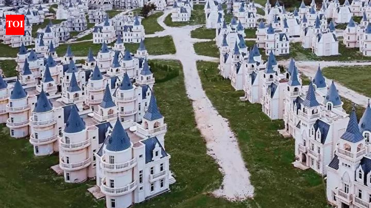 More than 500 Disney-style castles were built for $200 million in a luxury village. Today, the entire site is a ghost town with hundreds of empty villas | World News
