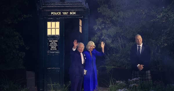 Watch: King Charles, Queen Camilla arrive at Comm Games in Tardis